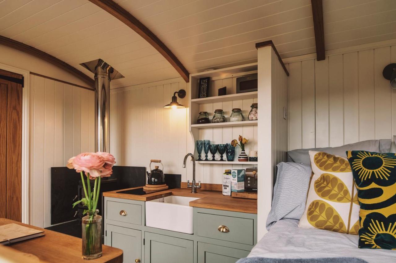 Luxury Shepherd'S Hut On Flower Farm With Outdoor Bath In Mid Cornwall Труро Экстерьер фото