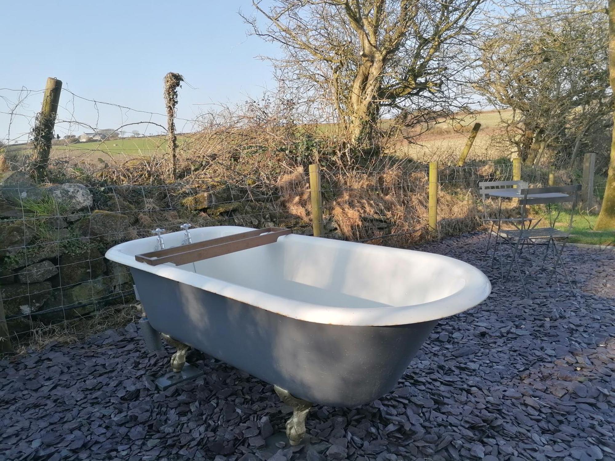 Luxury Shepherd'S Hut On Flower Farm With Outdoor Bath In Mid Cornwall Труро Экстерьер фото