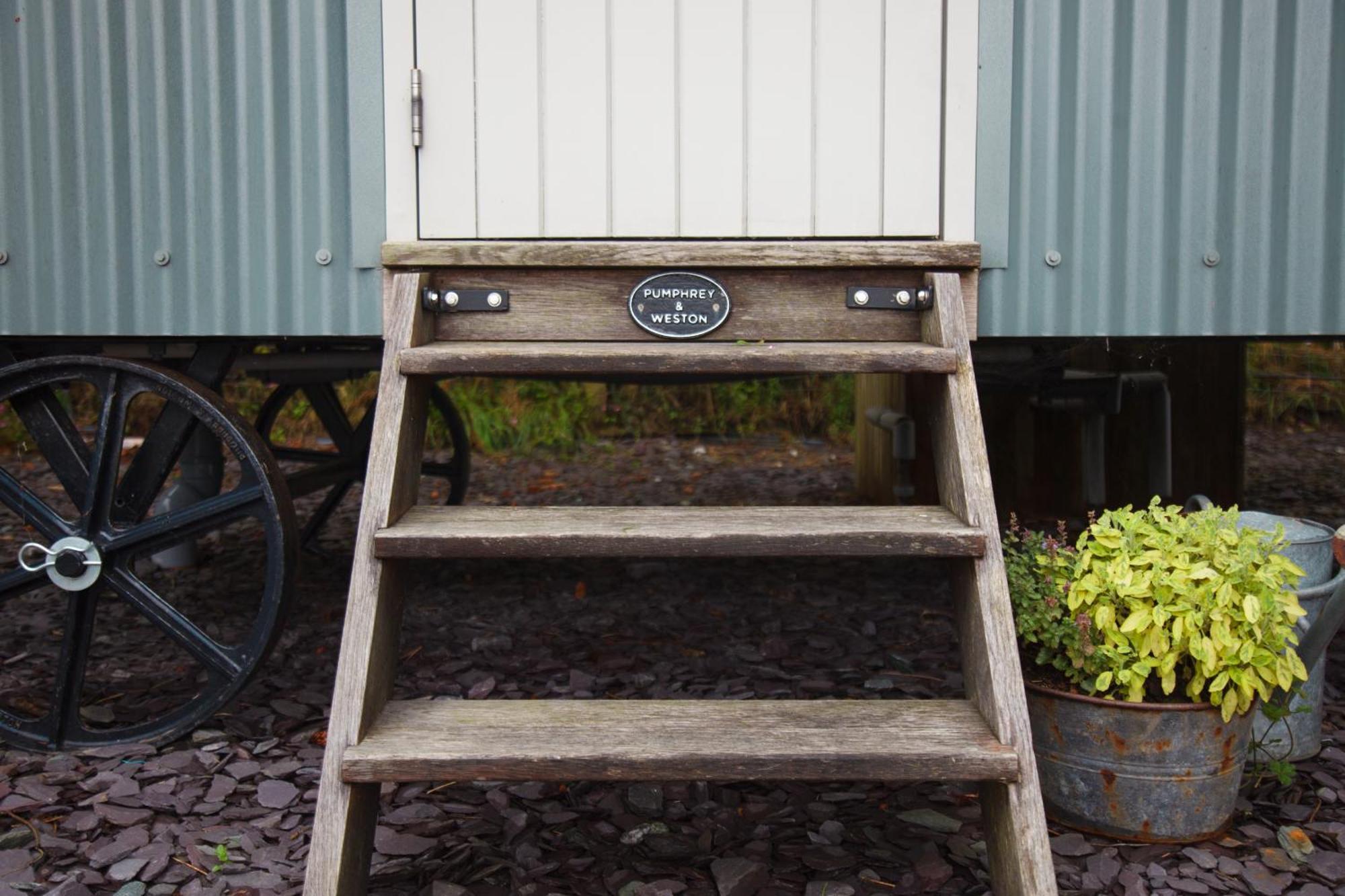 Luxury Shepherd'S Hut On Flower Farm With Outdoor Bath In Mid Cornwall Труро Экстерьер фото